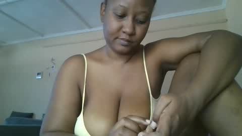 scarlet_25142359 online show from 09.19.25