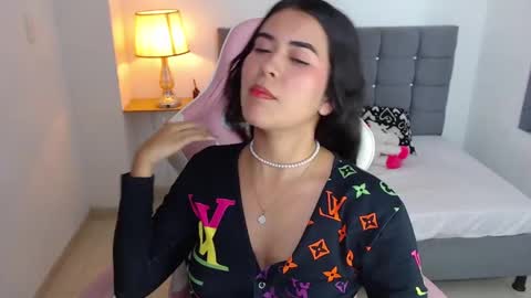 scarlet_dream10 online show from 01.15.25
