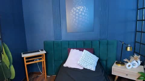 Scarlet Edwars online show from 04.07.26