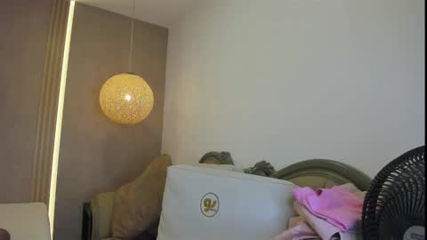 Snapshot of scarlet_keit chatting on 03.06.25 scarlet online show from 03.06.25