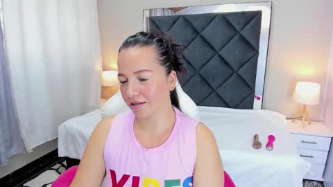 Snapshot of scarlet_lace1 chatting on 10.08.25 scarlet_lace1 online show from 10.08.25