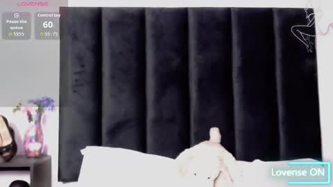 Snapshot of scarlet_ray_ chatting on 10.10.25 Scarlet Ray online show from 10.10.25