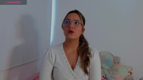 Snapshot of scarlet_rose__ chatting on 10.23.25 Scarlet online show from 10.23.25