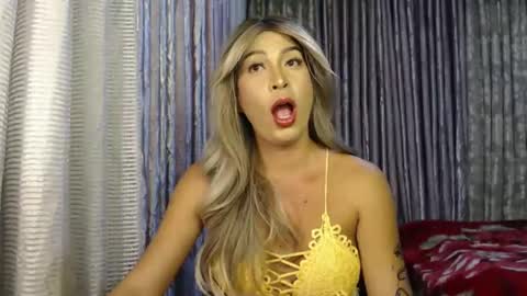 Snapshot of scarlet_ts69 chatting on 01.01.25 scarlet online show from 01.01.25