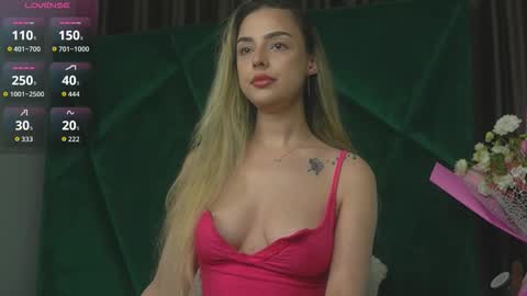 Snapshot of scarletcoles chatting on 09.16.25 Scarlet online show from 09.16.25