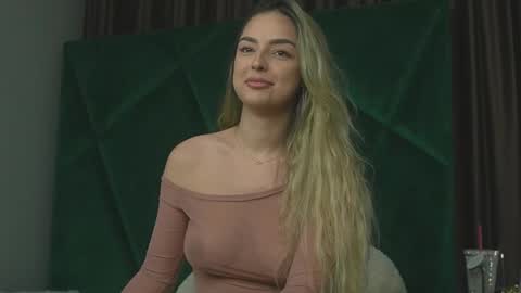 Snapshot of scarletcoles chatting on 09.22.25 Scarlet online show from 09.22.25