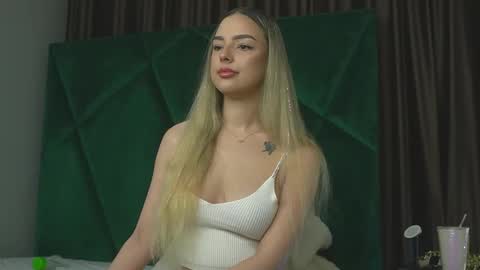 Snapshot of scarletcoles chatting on 09.25.25 Scarlet online show from 09.25.25