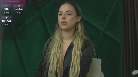 Snapshot of scarletcoles chatting on 09.29.25 Scarlet online show from 09.29.25