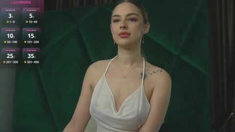 Snapshot of scarletcoles chatting on 10.03.25 Scarlet online show from 10.03.25