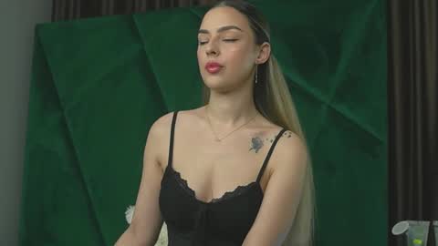 Snapshot of scarletcoles chatting on 10.28.25 Scarlet online show from 10.28.25