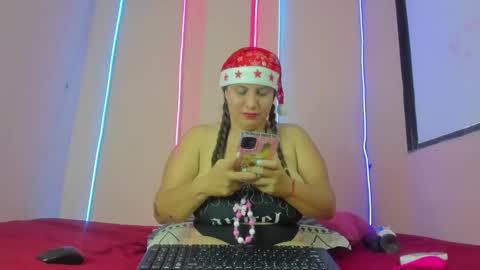 Snapshot of scarleth_blonde chatting on 12.27.24 SCARLETH online show from 12.27.24