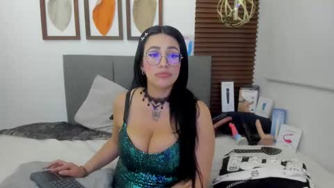 Snapshot of scarleth_swann chatting on 01.21.25 scarleth online show from 01.21.25