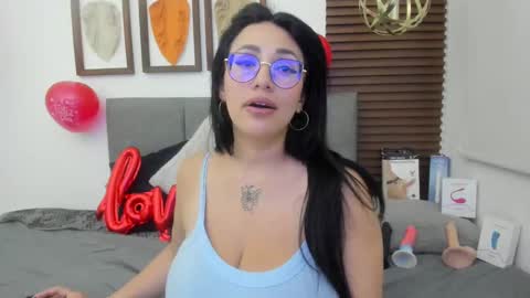 Snapshot of scarleth_swann chatting on 02.14.25 scarleth online show from 02.14.25