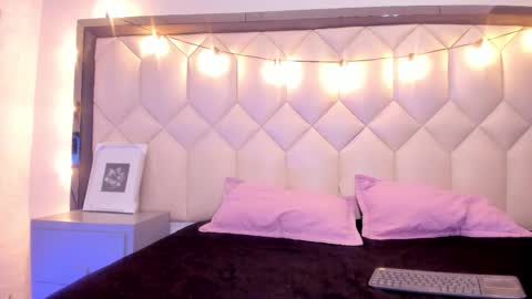 Snapshot of scarlethbigbug chatting on 02.11.26 scarlethbigbug online show from 02.11.26