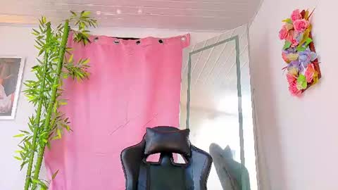 Snapshot of scarletjonesx chatting on 06.19.26 Denis online show from 06.19.26