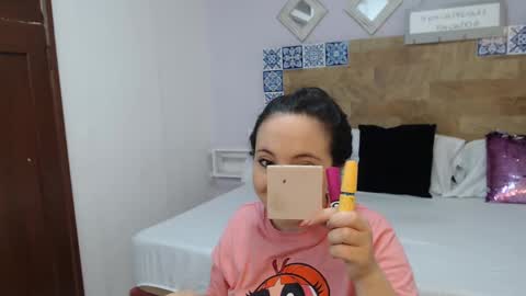 Snapshot of scarletlevis chatting on 09.20.25 scarlet  online show from 09.20.25