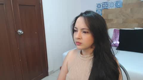 Snapshot of scarletlevis chatting on 09.22.25 scarlet  online show from 09.22.25