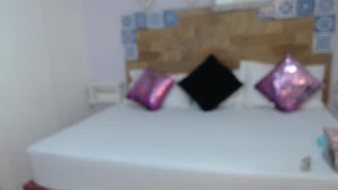 Snapshot of scarletlevis chatting on 09.25.25 scarlet  online show from 09.25.25