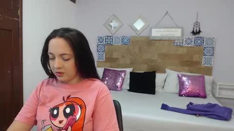 Snapshot of scarletlevis chatting on 10.02.25 scarlet  online show from 10.02.25