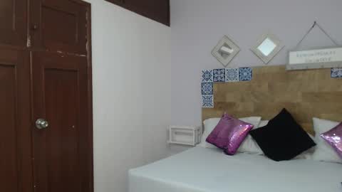 Snapshot of scarletlevis chatting on 10.08.25 scarlet  online show from 10.08.25