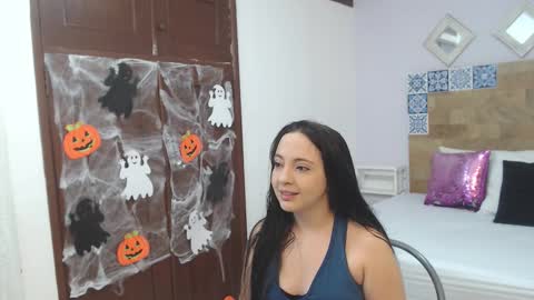 Snapshot of scarletlevis chatting on 10.12.25 scarlet  online show from 10.12.25