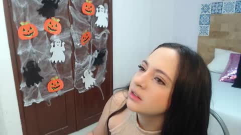 Snapshot of scarletlevis chatting on 10.14.25 scarlet  online show from 10.14.25