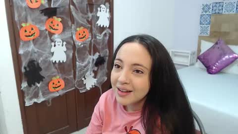 Snapshot of scarletlevis chatting on 10.15.25 scarlet  online show from 10.15.25