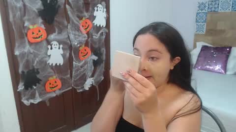 Snapshot of scarletlevis chatting on 10.17.25 scarlet  online show from 10.17.25