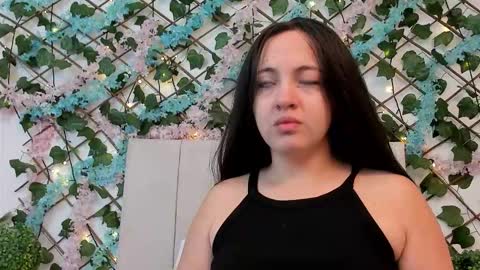 Snapshot of scarletlevis chatting on 10.19.25 scarlet  online show from 10.19.25