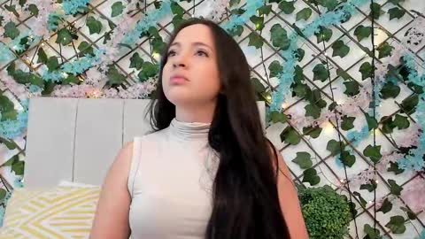 Snapshot of scarletlevis chatting on 10.20.25 scarlet  online show from 10.20.25