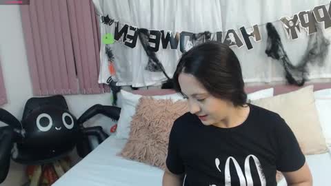 Snapshot of scarletlevis chatting on 10.29.25 scarlet  online show from 10.29.25