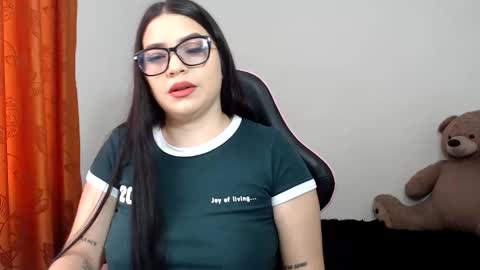 Snapshot of scarletlux_ chatting on 03.12.26 Scarlet online show from 03.12.26