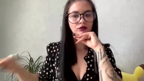 scarletpetal online show from 01.19.25