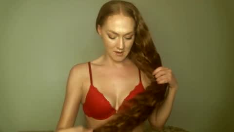 Snapshot of scarletsatine chatting on 12.28.24 Scarlet Satine online show from 12.28.24