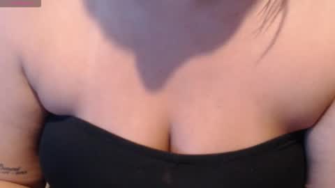 Snapshot of scarlett_anaiz chatting on 10.28.25 Scarlett Anaiz online show from 10.28.25