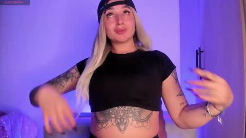 SCARLETT COLLINS online show from 10.05.25