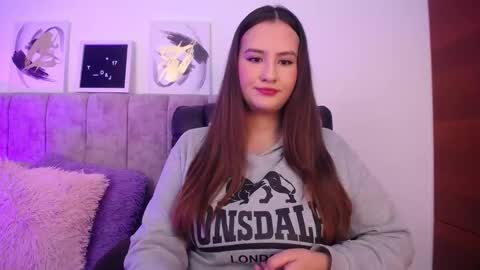 Snapshot of scarlettbrowmn chatting on 01.12.25 Sara online show from 01.12.25