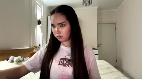 scarlettleszczynski online show from 04.14.26