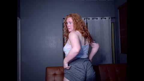 Snapshot of scarlettredff chatting on 10.10.25 ScarlettredFF online show from 10.10.25