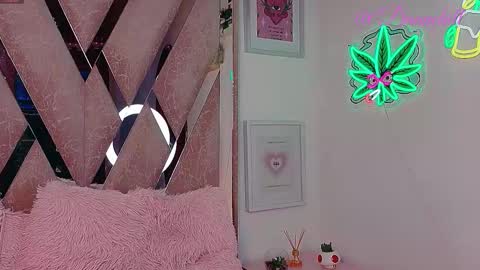 Snapshot of scarlettrusso1 chatting on 10.19.25 Scarlett  online show from 10.19.25