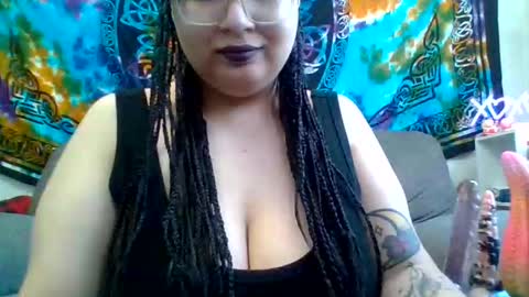 Snapshot of scarletttdesires chatting on 02.11.26 scarletttdesires online show from 02.11.26