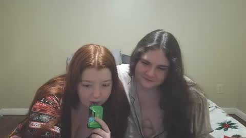 Snapshot of scarletttsinner chatting on 06.11.26 scarletttsinner online show from 06.11.26