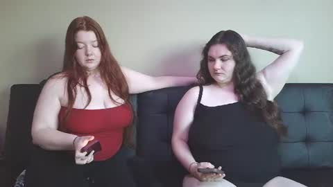 Snapshot of scarletttsinner chatting on 07.14.26 scarletttsinner online show from 07.14.26