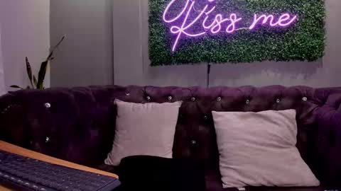 Scarlet online show from 11.12.25