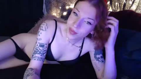 Sarah Bones online show from 12.09.24