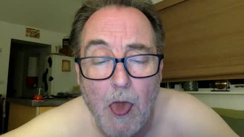 Snapshot of scbiggersballs chatting on 04.23.26 scbiggersballs online show from 04.23.26