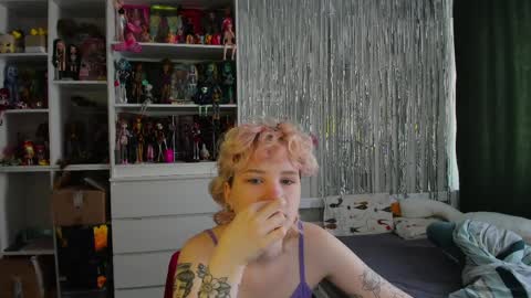 Snapshot of school_love chatting on 04.03.26 Rina online show from 04.03.26