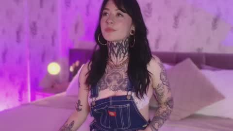 Snapshot of scolw chatting on 09.17.25 Scolw online show from 09.17.25