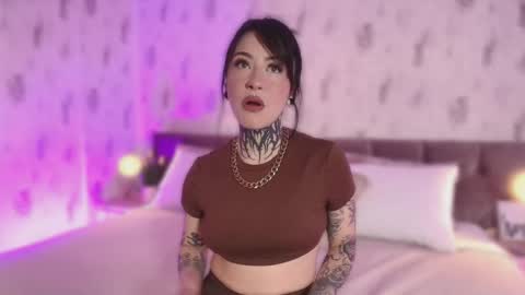 Snapshot of scolw chatting on 10.02.25 Scolw online show from 10.02.25