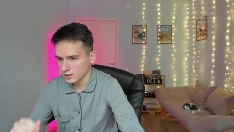 Snapshot of scooby_r chatting on 01.06.25 Thomas brunette and Alex blond online show from 01.06.25